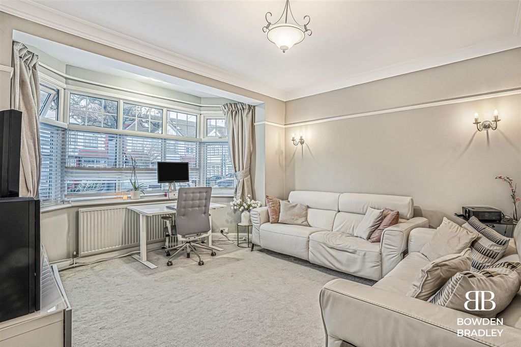 Property photo 2 of 20