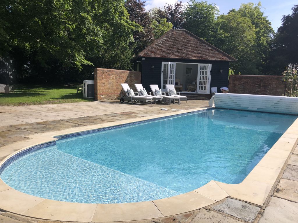 Property photo 3 of 31 Thehalll