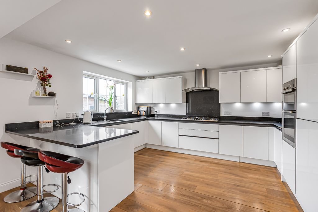 Property photo 3 of 12 Kitchen Area