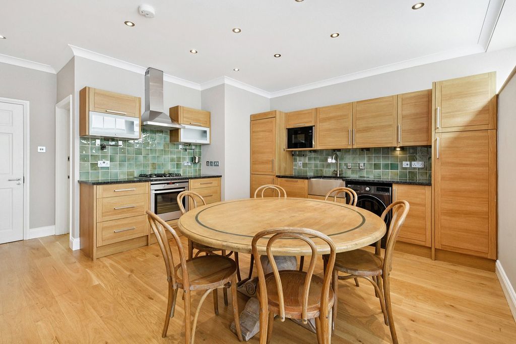 Property photo 2 of 26 Picture No. 51