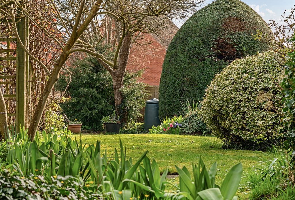 Property photo 3 of 17 Garden