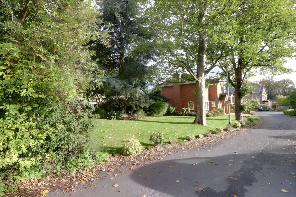 Property photo 3 of 31 Extensive Wooded Garden