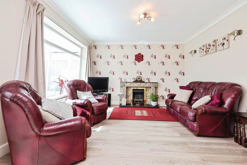 Property photo 3 of 20