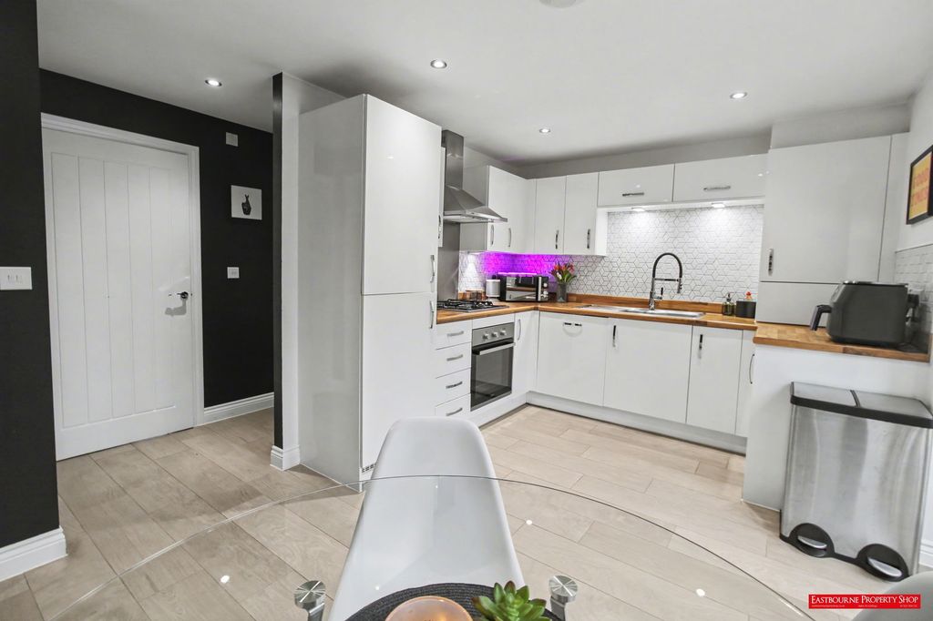 Property photo 3 of 24