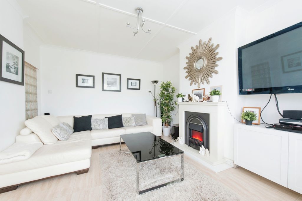Property photo 3 of 12 Reception Room