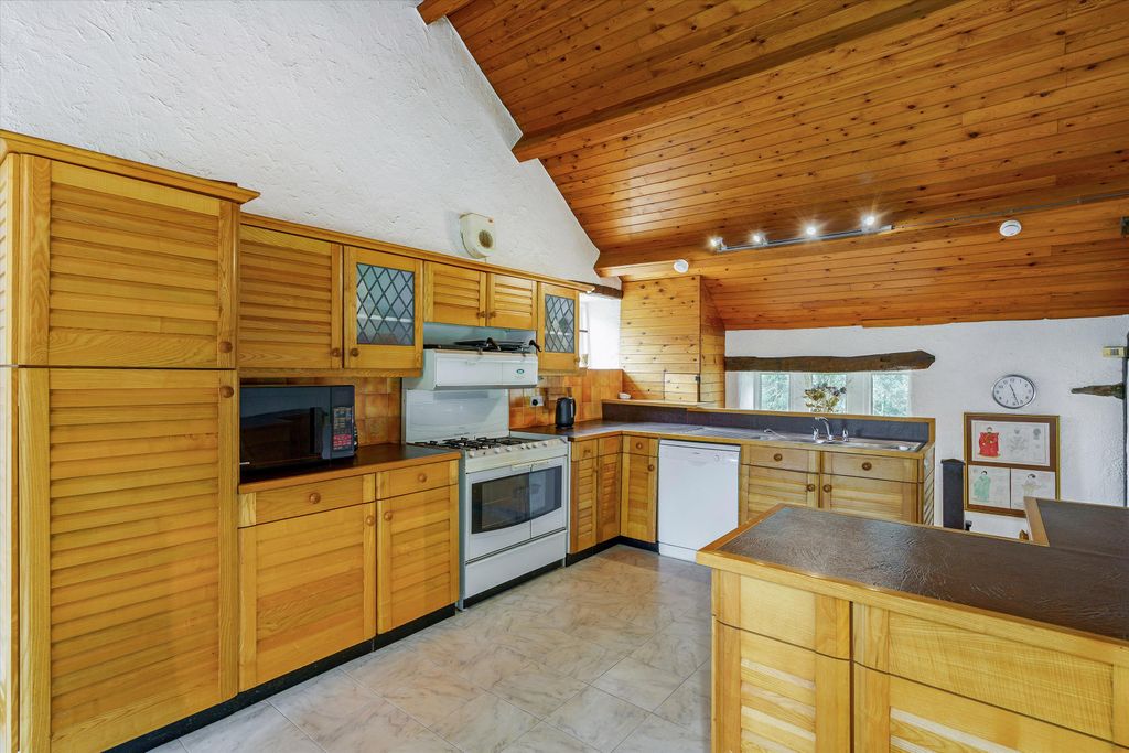 Property photo 3 of 24 Image