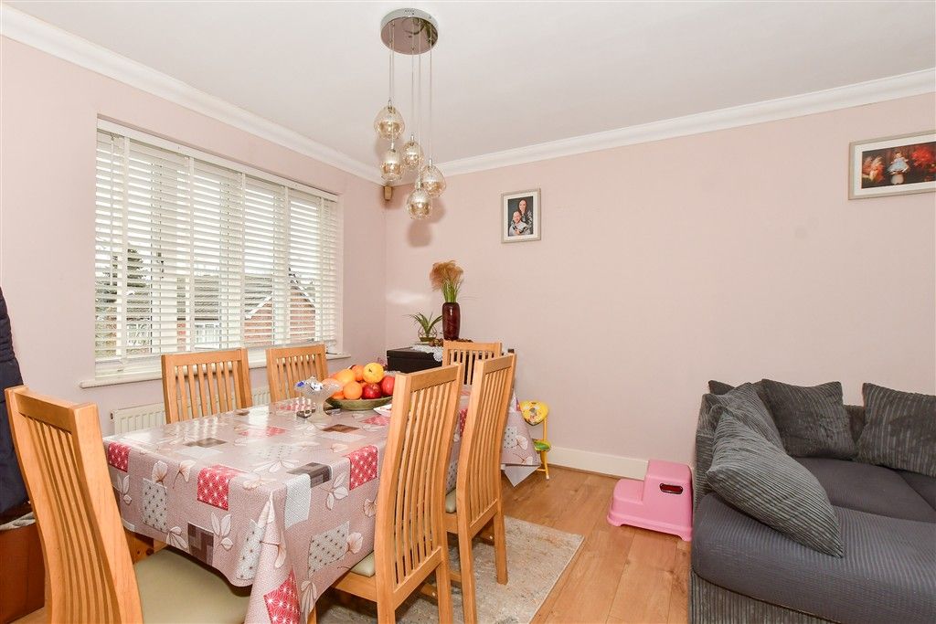 Property photo 3 of 10 Lounge / Dining Area