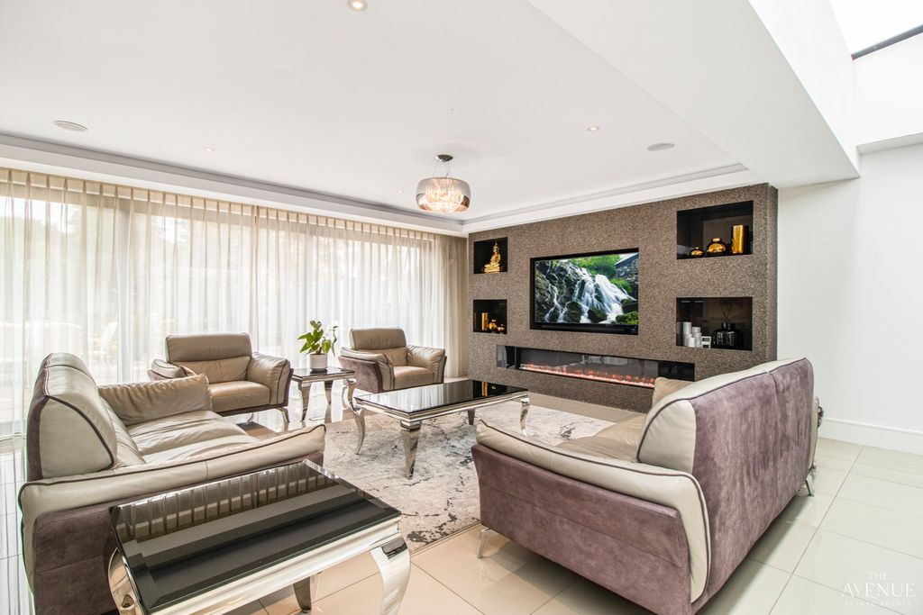 Property photo 3 of 50 4537386