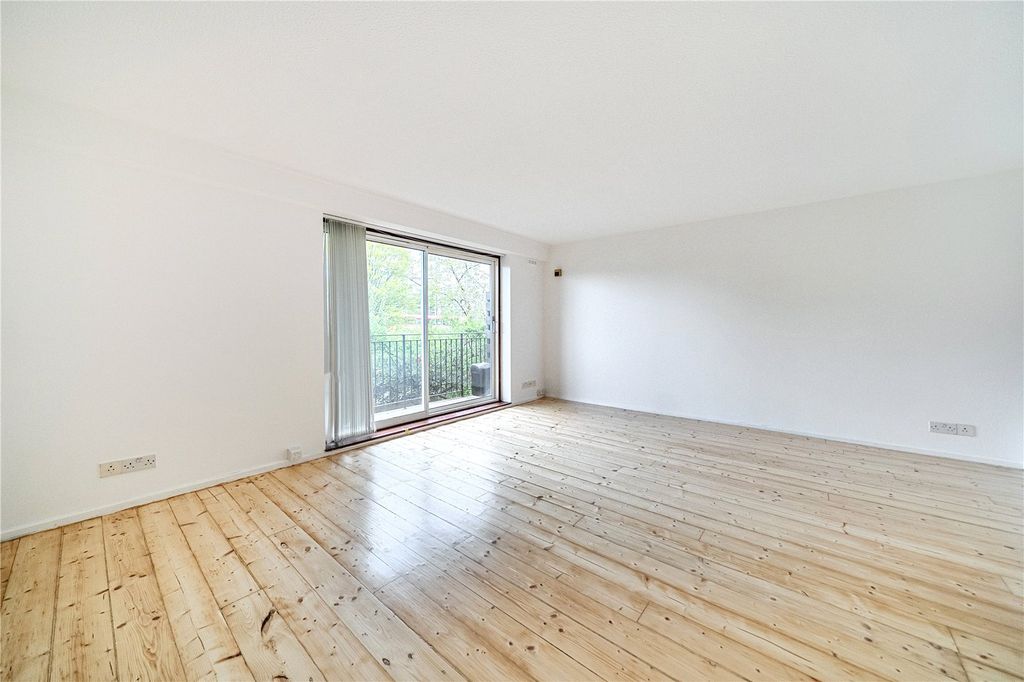 Property photo 2 of 18 Picture No. 27