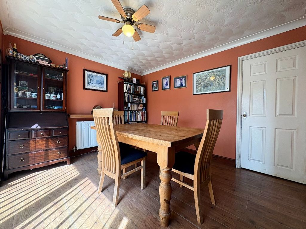 Property photo 3 of 25