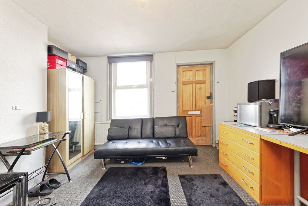 Property photo 2 of 17 Photo