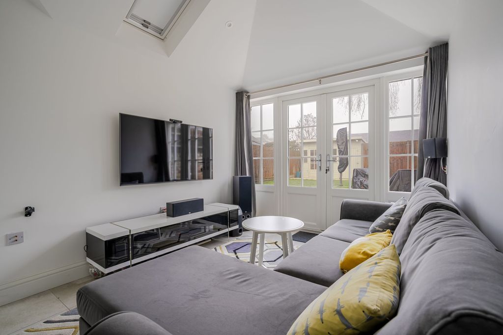 Property photo 3 of 12