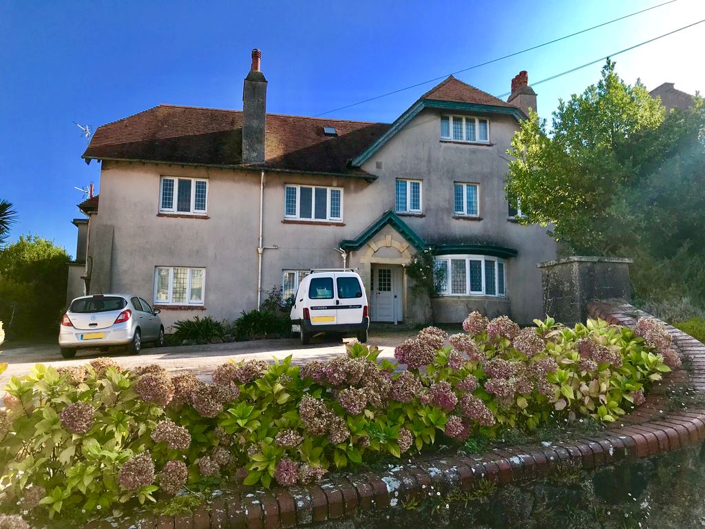 Property photo 1 of 3