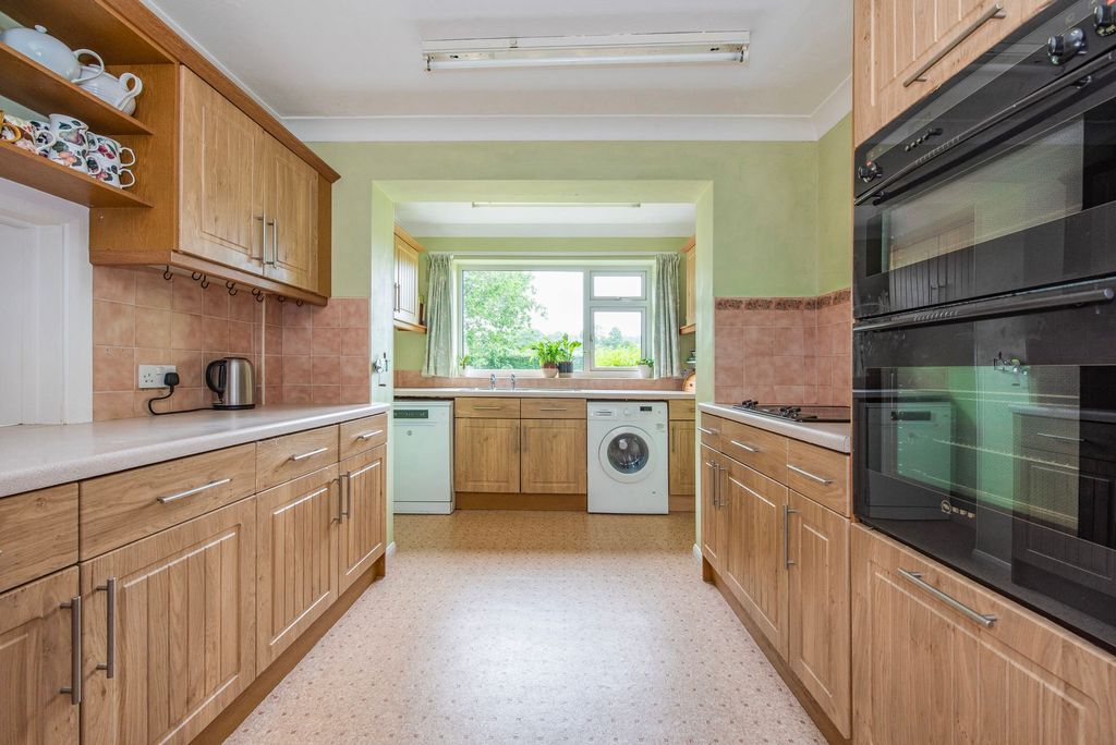 Property photo 3 of 27