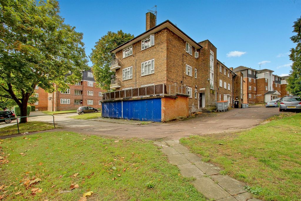 Property photo 3 of 6