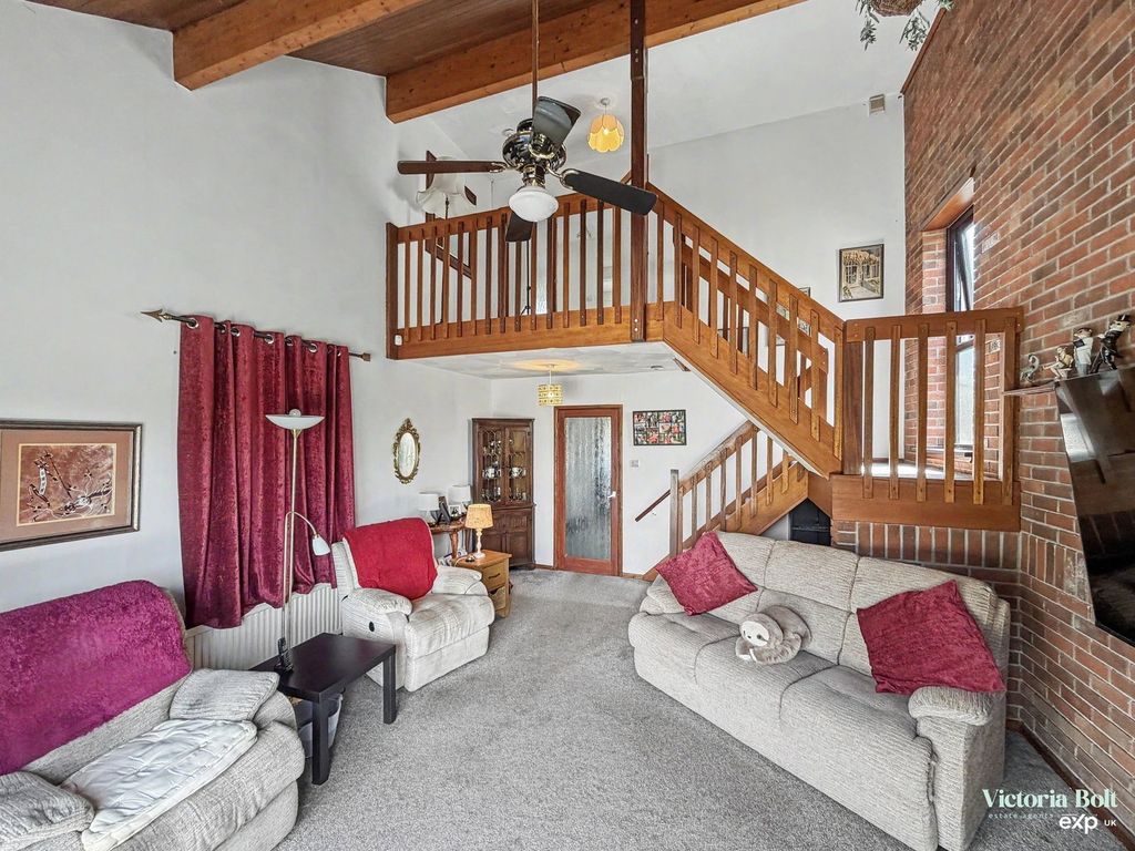 Property photo 2 of 21