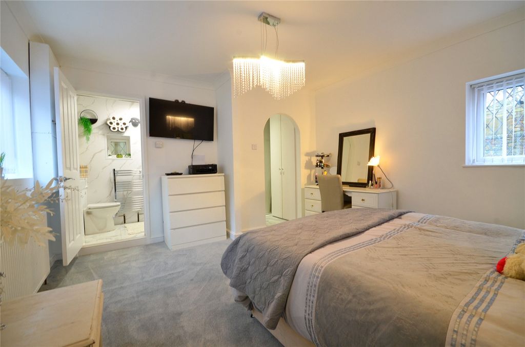 Property photo 2 of 20 Master Bedroom