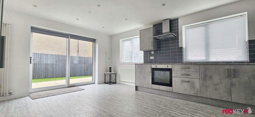 Property photo 3 of 12 Kitchen Diner