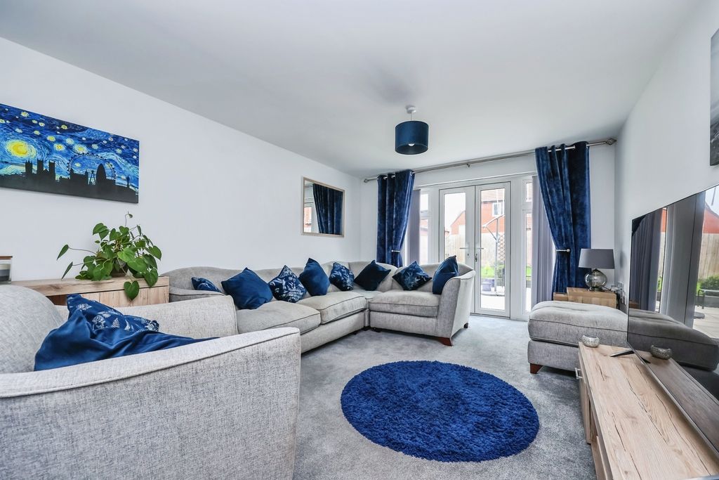 Property photo 3 of 25 Pbox-Img.Jpg