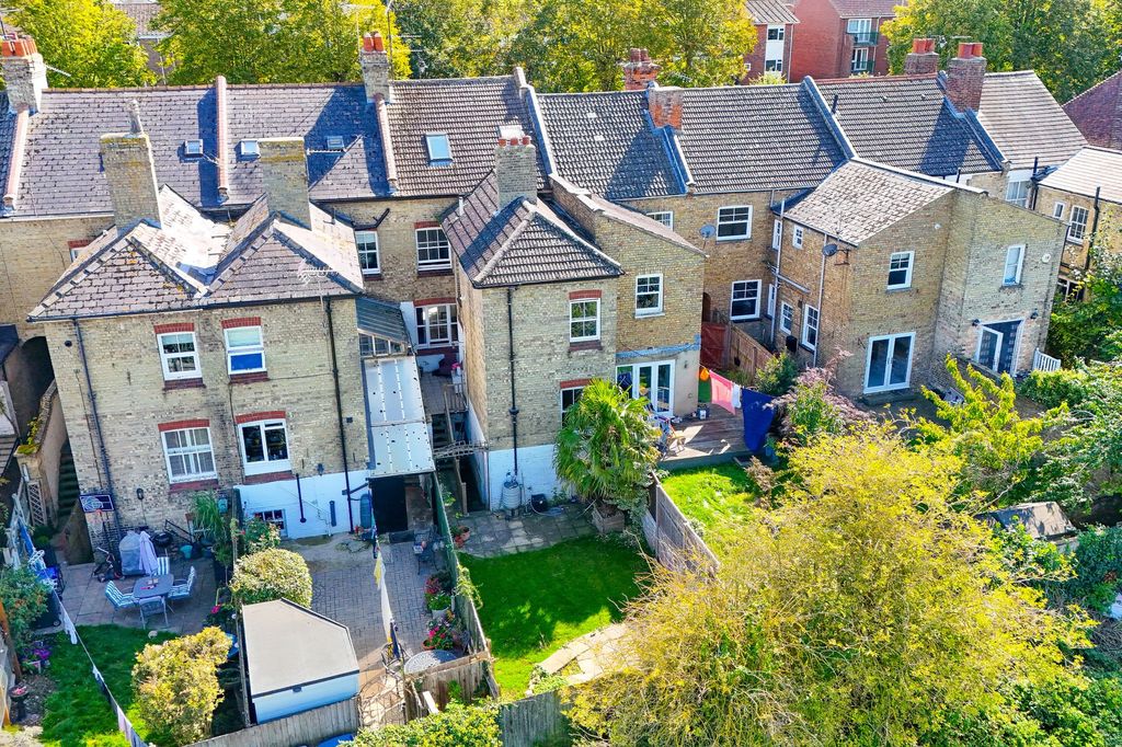 Property photo 2 of 21