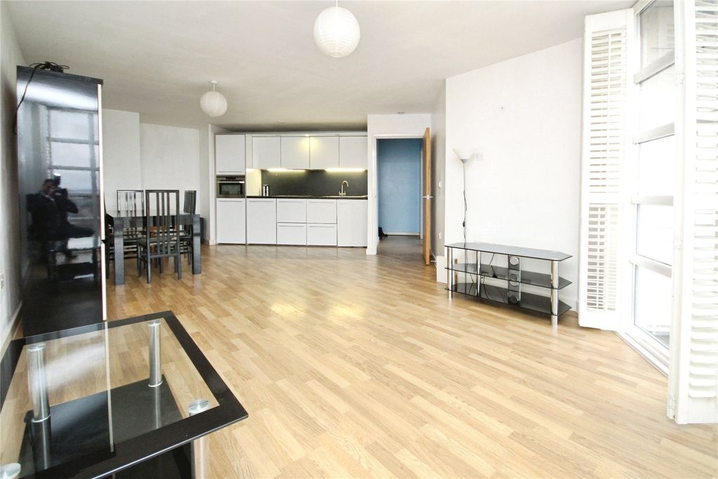 Property photo 2 of 9 Picture No. 17