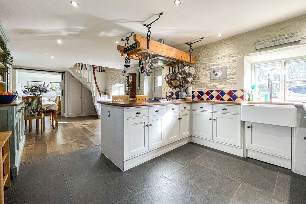 Property photo 2 of 24