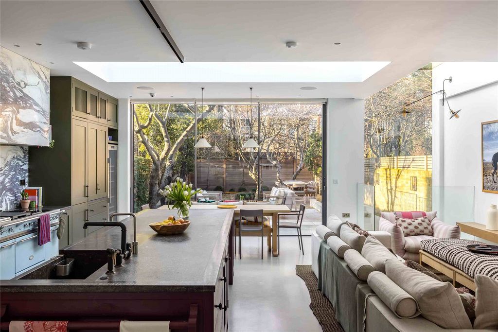Property photo 1 of 22 Exquisite Living