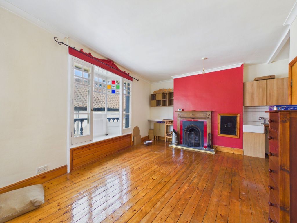 Property photo 2 of 27
