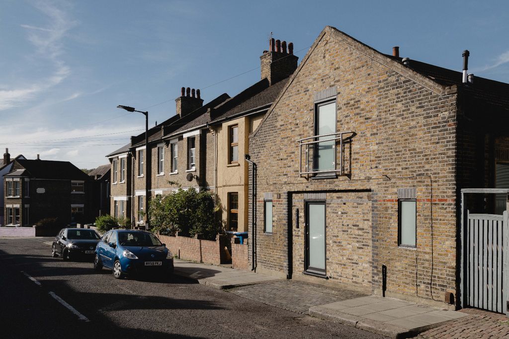 Property photo 1 of 30