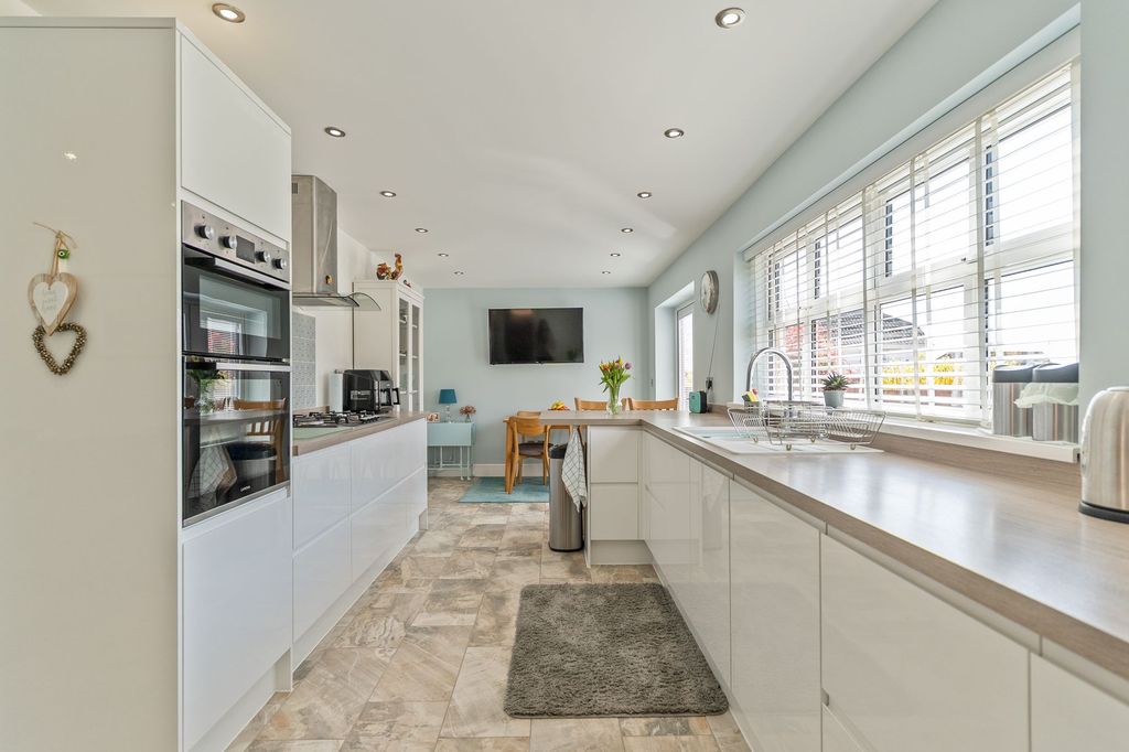 Property photo 2 of 35