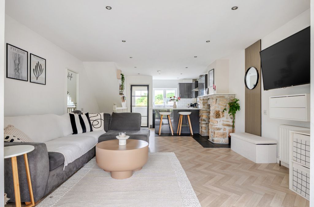 Property photo 2 of 21 1456003-8-69Fa2B4...