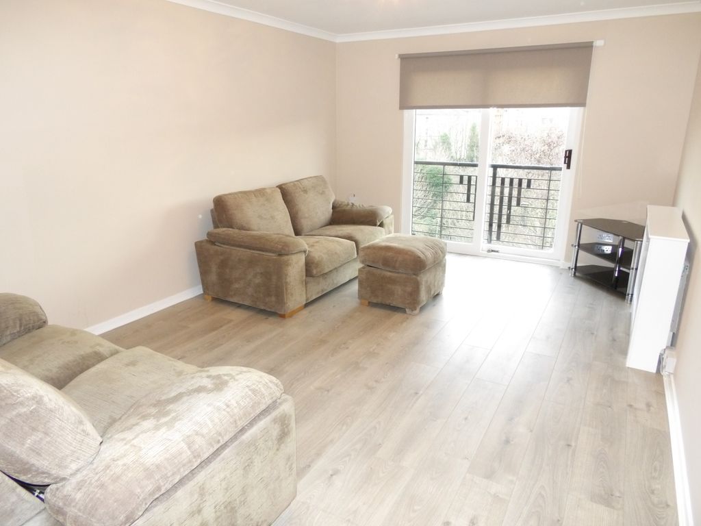 Property photo 2 of 11 Livingroom