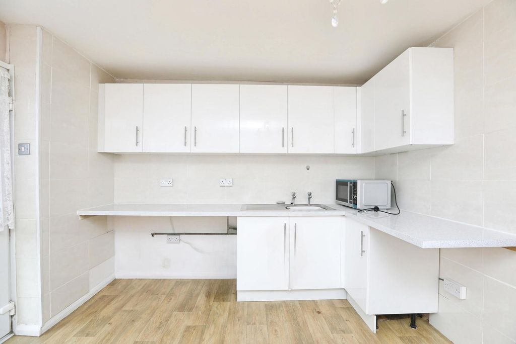 Property photo 3 of 8 Pbox-Img.Jpg