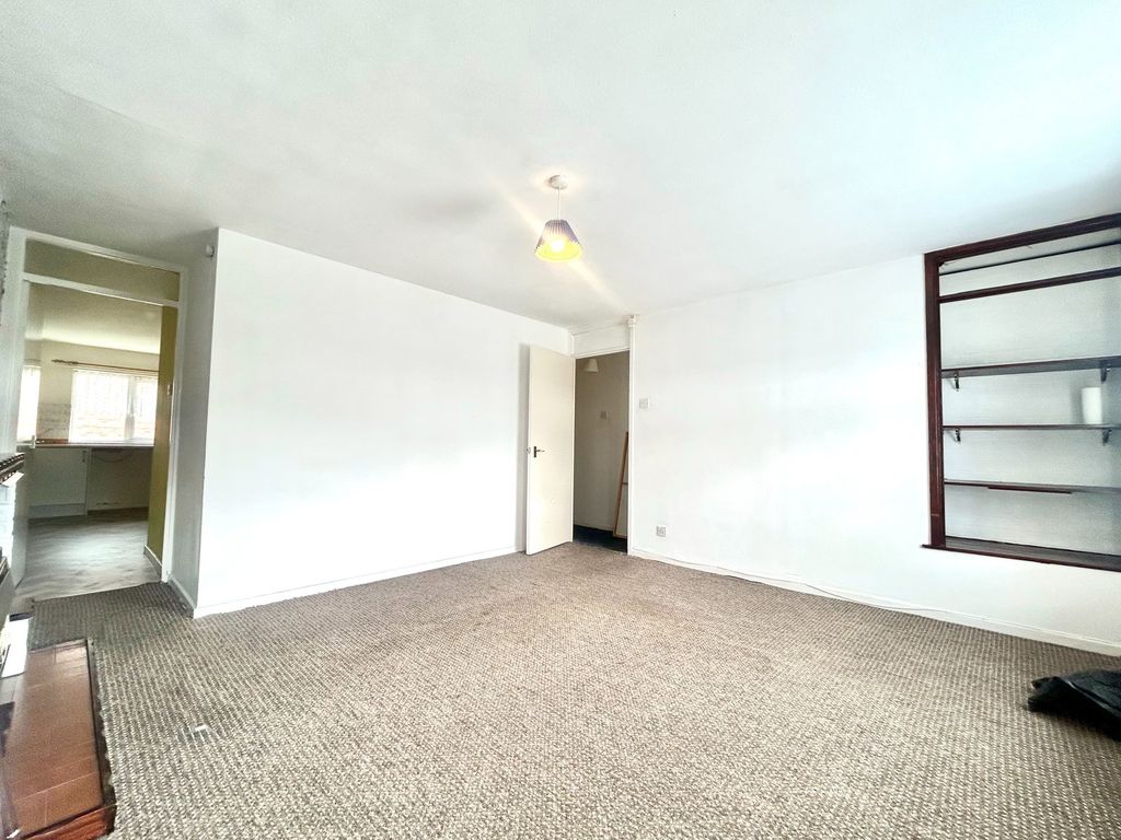 Property photo 3 of 6
