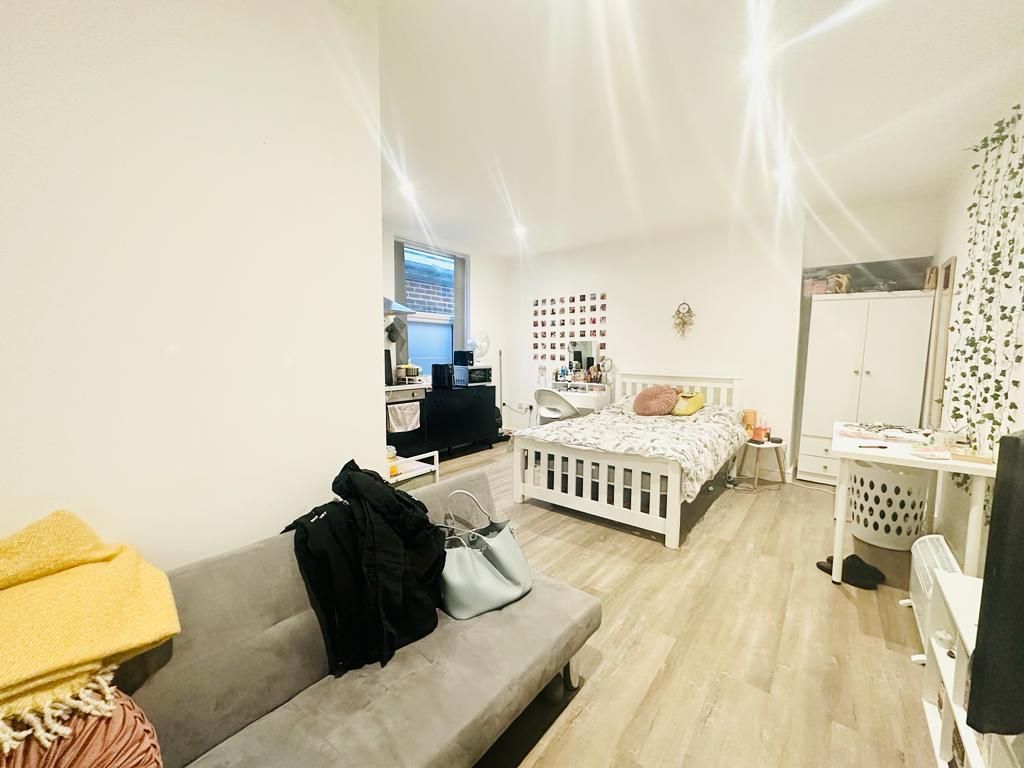 Property photo 3 of 6 Studio