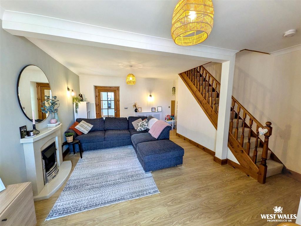 Property photo 3 of 26 11267.Jpg