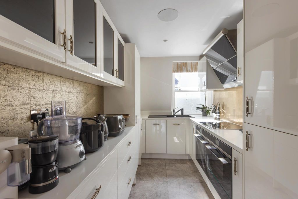 Property photo 2 of 16 Image