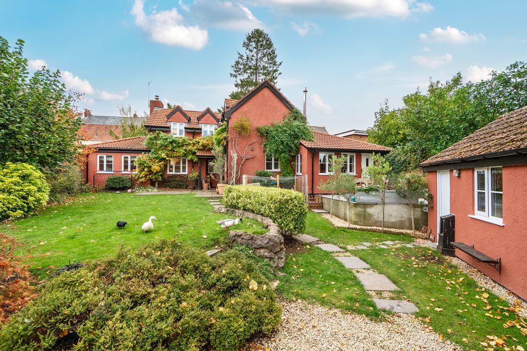 Property photo 1 of 26 .