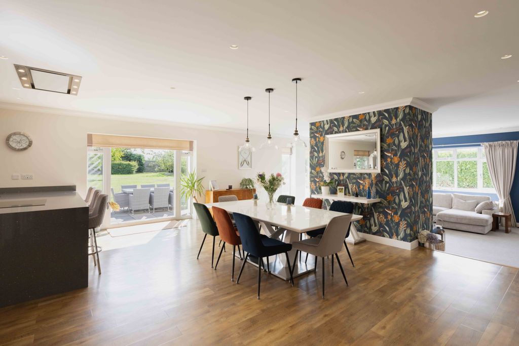 Property photo 3 of 17 Dining Room