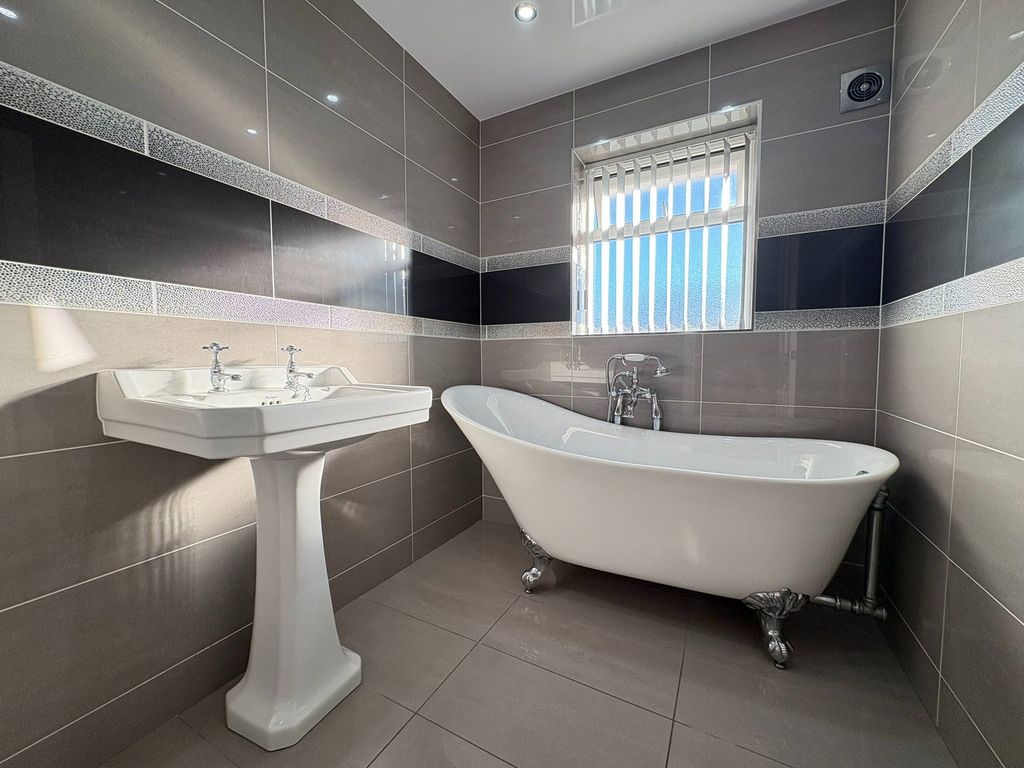 Property photo 3 of 32