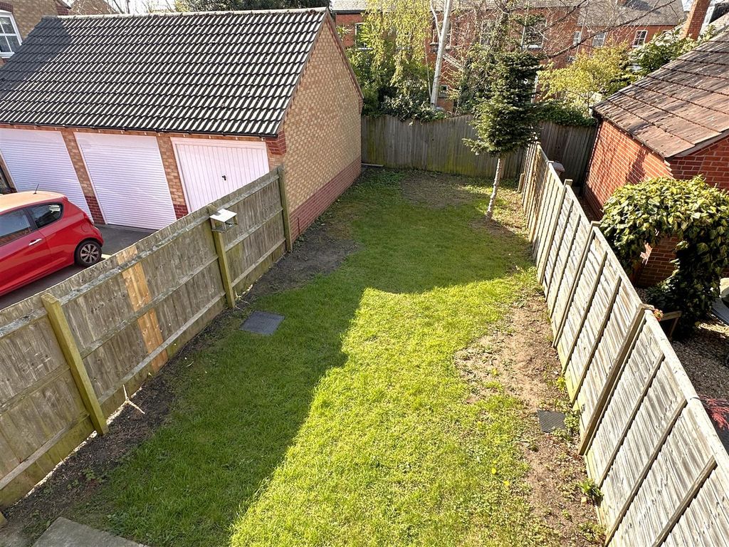 Property photo 3 of 19 Generous Rear Garden  133