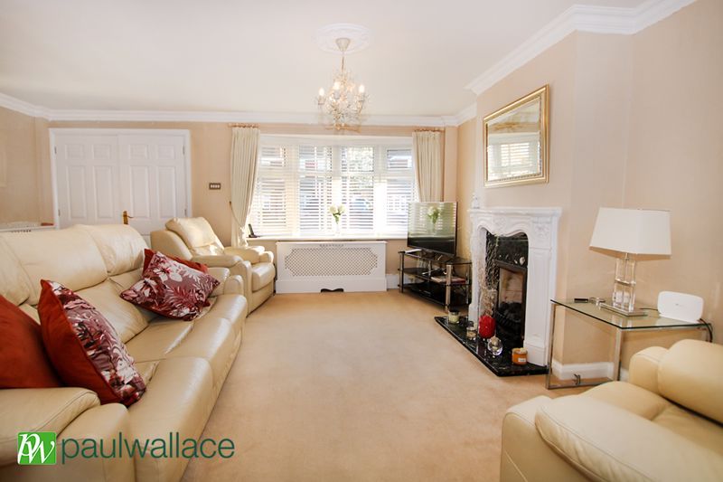 Property photo 2 of 11 Lounge