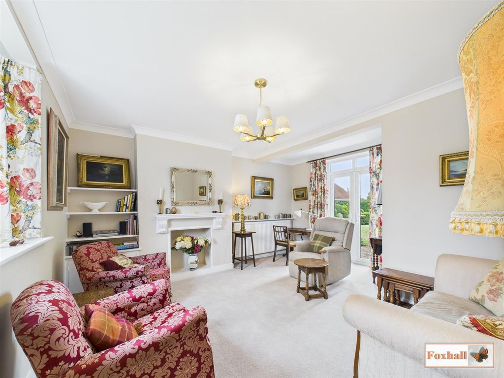 Property photo 2 of 32 Lounge