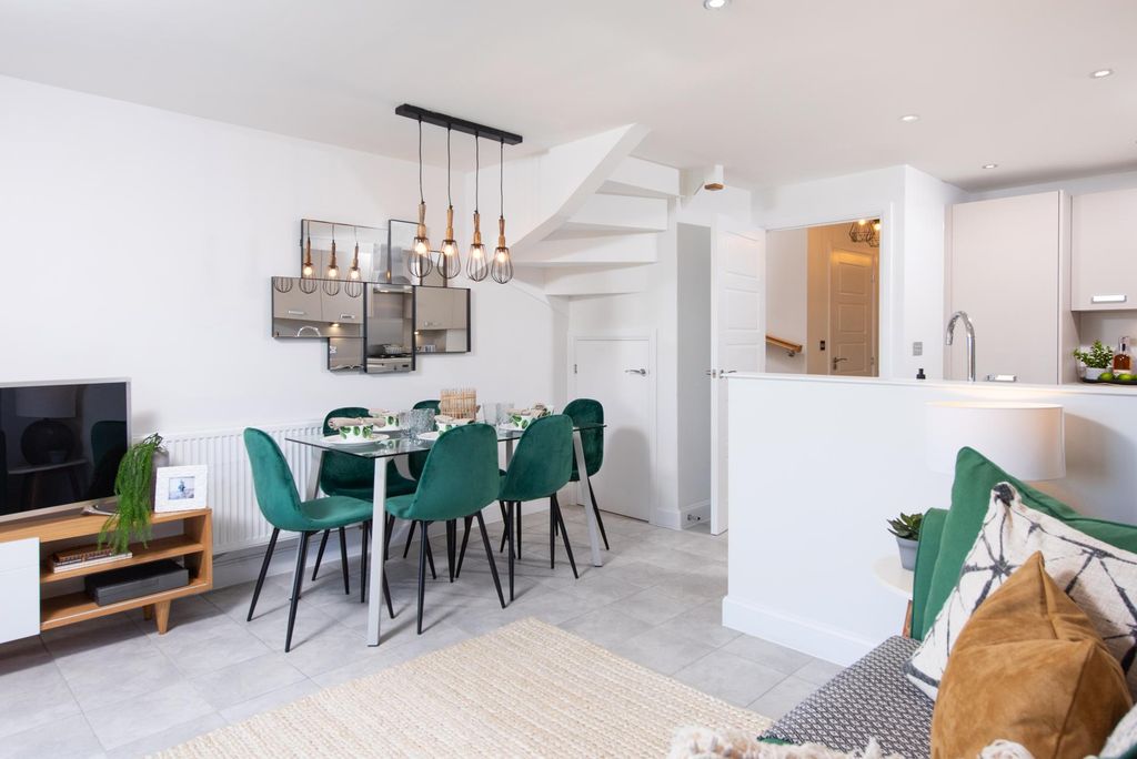 Property photo 3 of 10 Dining Area