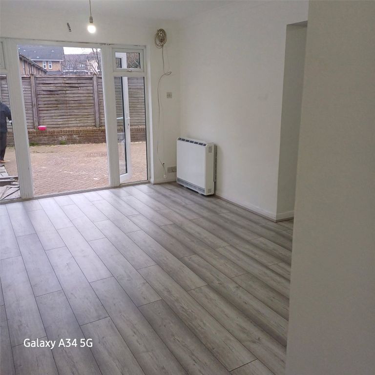 Property photo 2 of 6 Picture No. 15