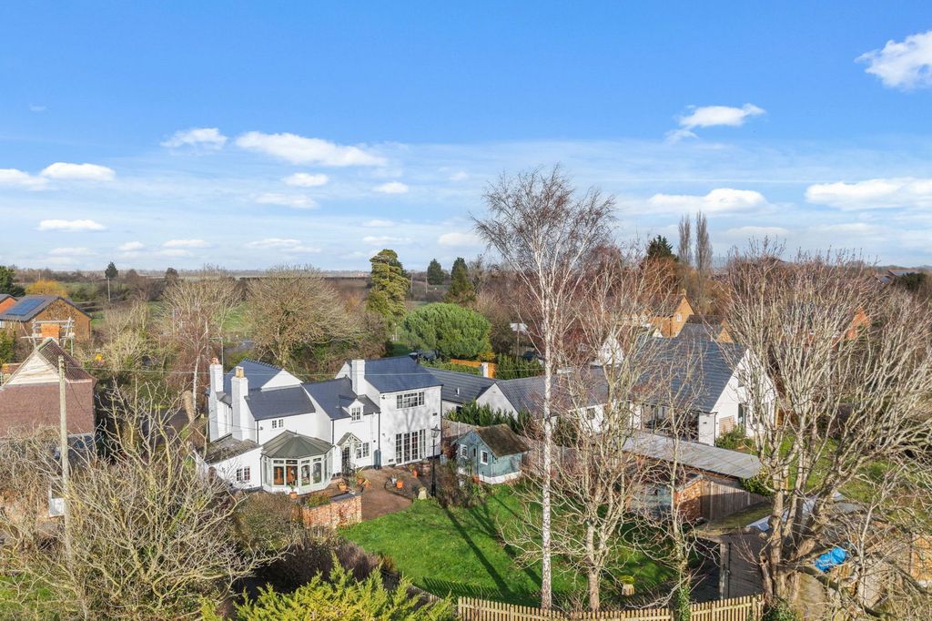 Property photo 2 of 27