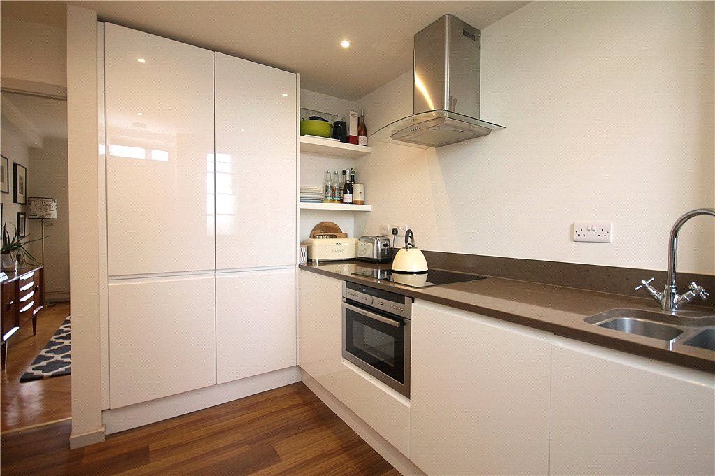 Property photo 3 of 11 Kitchen