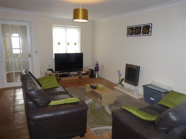 Property photo 3 of 7 Living Room