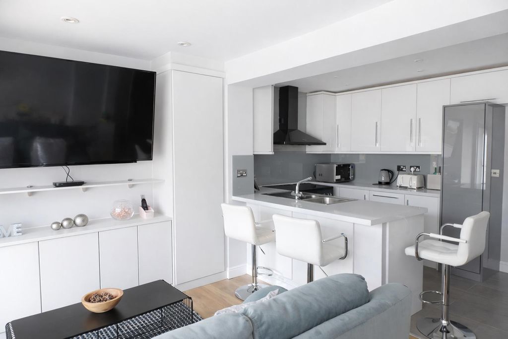 Property photo 2 of 11 Kitchen/Diner