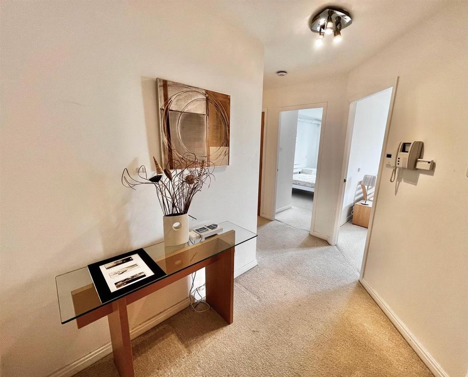 Property photo 2 of 10 Hallway.Jpg